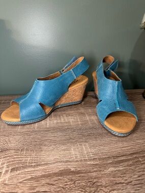 Clarks Collection Blue Leather Wedge Sandals Sz 7 Cork Heel Comfort
